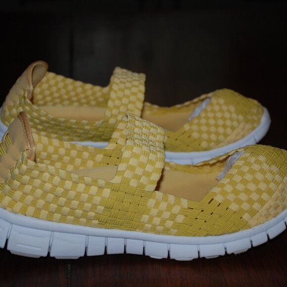 Like New Comfortview Aqua Summer Shoes - Picture 2 of 4